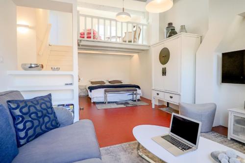 CLT - UNIQUE Duplex & Terrace on the Provencal market