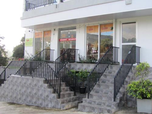 Το κτήριο όπου στεγάζεται  το διαμέρισμα