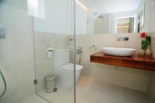 a bathroom with a sink and a toilet and a shower at Sa plana de Baix in Sant Josep de sa Talaia