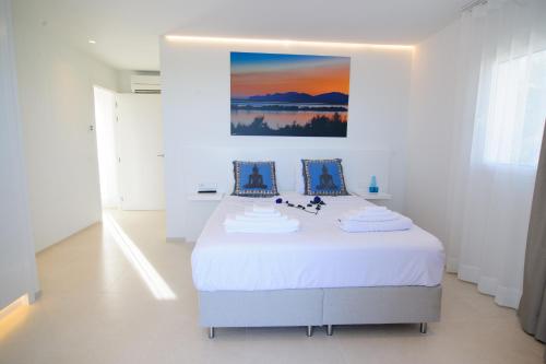 מיטה או מיטות בחדר ב-Sa plana de Baix