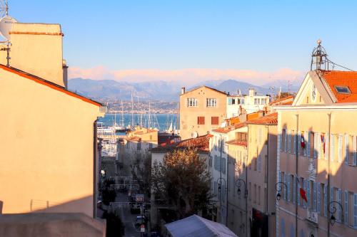 CLT - UNIQUE Duplex & Terrace on the Provencal market