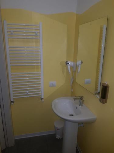 a bathroom with a sink and a mirror at Bed Rho Stazione - Fiera in Rho