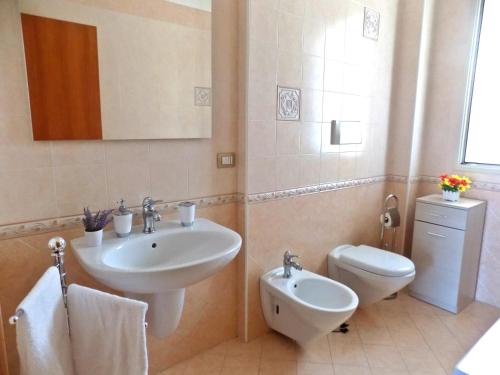 Bathroom sa Sicilian Panoramic Apartment