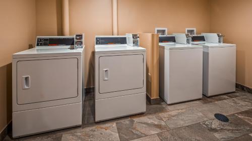 four machines lined up in a row in a room at Best Western Warren Hotel in Warren