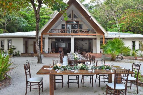 Εστιατόριο ή άλλο μέρος για φαγητό στο Casa Cecilia Beach Front