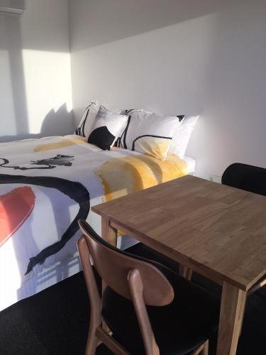 Ένα ή περισσότερα κρεβάτια σε δωμάτιο στο Port Lincoln Shark Apartment 3