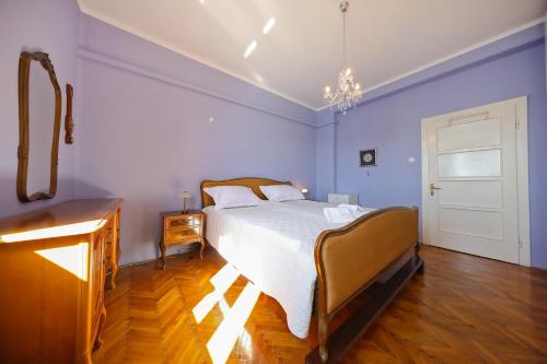 Postel nebo postele na pokoji v ubytování CAISA Classic Beachfront Apartment