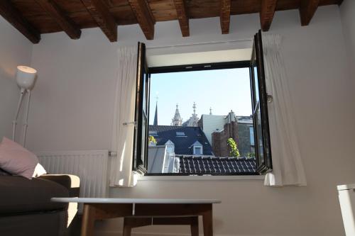 a room with a window with a table and a view at Coeur Sablon in Brussels