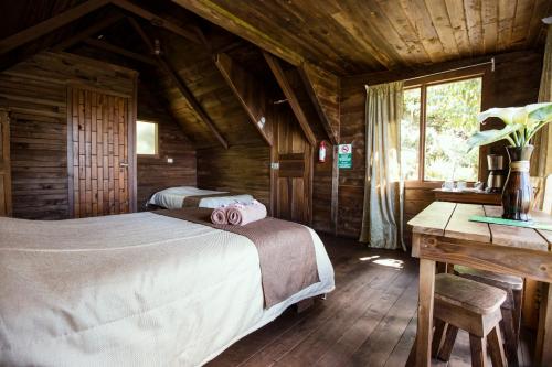Postel nebo postele na pokoji v ubytování Paraíso Quetzal Lodge