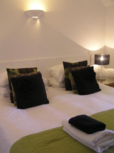 TOWNHOUSE ROOMS – Photos 3