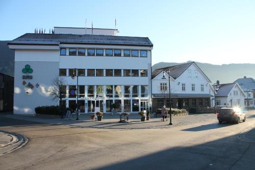 Nespecifikovaný výhled na hory nebo výhled na hory při pohledu z hotelu