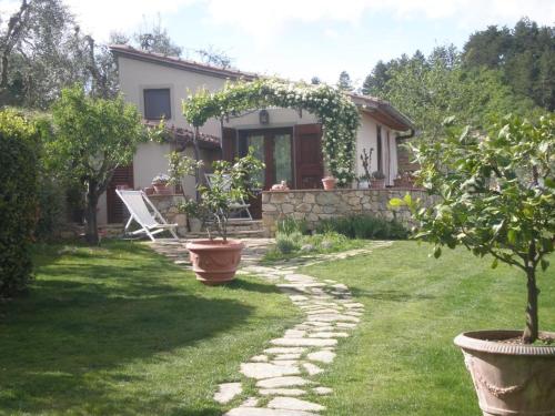 a house with a garden with a stone path at Agriturismo Podere Torre in Greve in Chianti