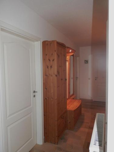 a room with a wooden cabinet next to a door at Zum Elleblick in Frauenstein