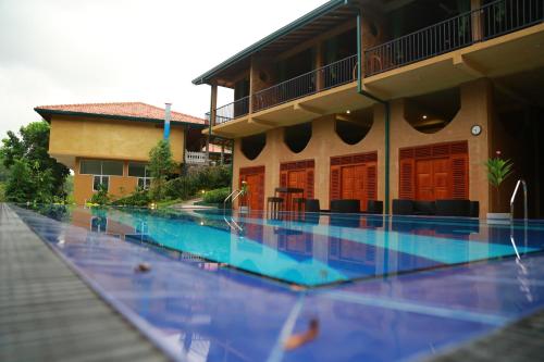 Bazén v ubytování Laluna Eco Resort Pvt Ltd nebo v jeho okolí