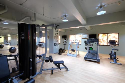 The fitness centre and/or fitness facilities at Golden Prince Hotel & Suites