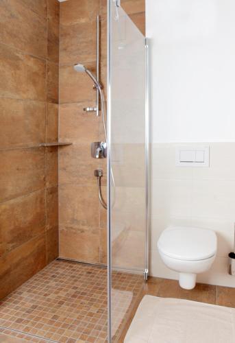 a shower stall with a toilet in a bathroom at Appartementhaus Sky Lodge in Altenmarkt im Pongau