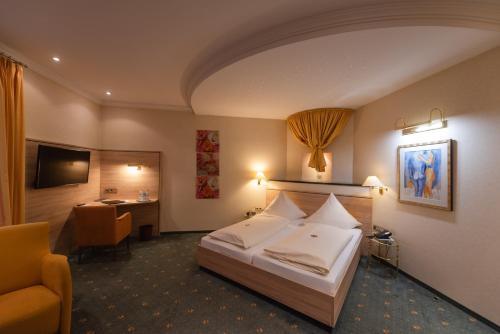 Postel nebo postele na pokoji v ubytování Hotel am Schloss
