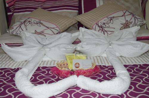 a bed with white towels and a tray on it at Balcones del Río Hotel in Latacunga