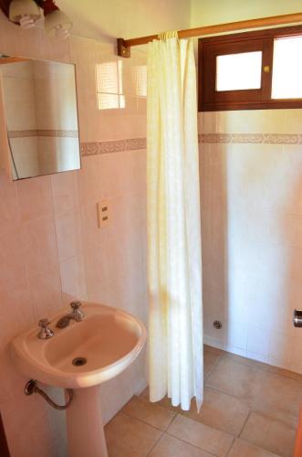 a bathroom with a sink and a shower at Adi y Dina Cabañas in La Paloma