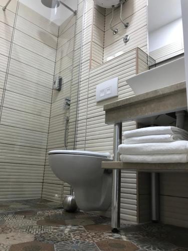 Un baño de Hostel Fine