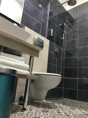 Un baño de Hostel Fine