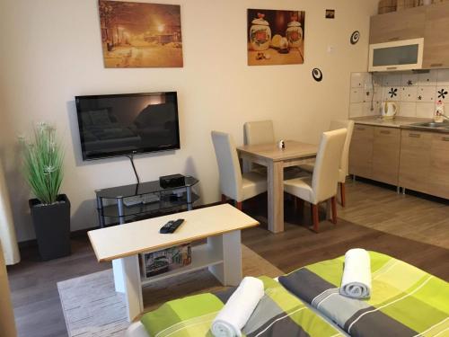Kuchyňa alebo kuchynka v ubytovaní My Home Apartman