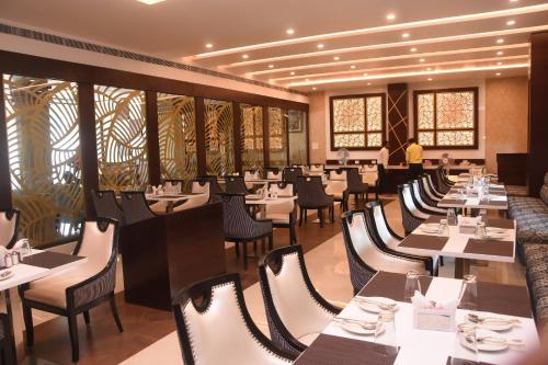 A restaurant or other place to eat at Hotel Nand Residency