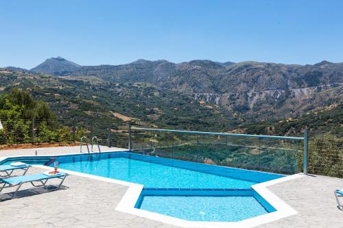 a swimming pool with a view of the mountains at Villa Asigonia with Heated Pool & Whirlpool in Asigonía