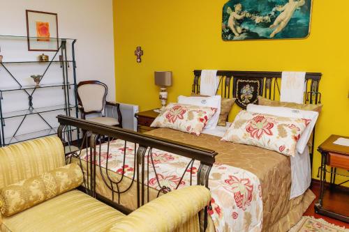 a bedroom with a bed and a couch at Casal Dos 5 in Minde