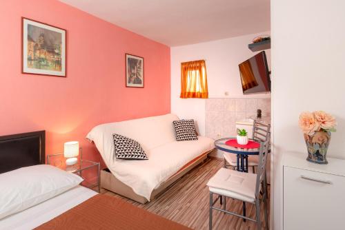 Postel nebo postele na pokoji v ubytování Damira Rooms
