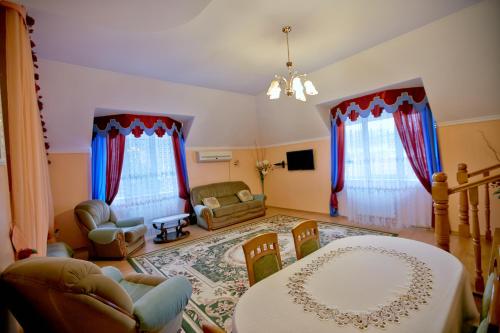 a living room with a table and chairs at Pansionat Bogema in Truskavets