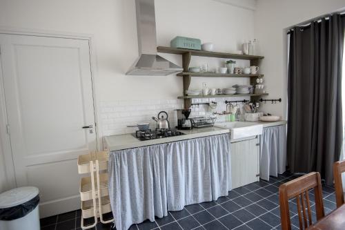 Dapur atau dapur kecil di Boutique B&B Villa Heidetuin