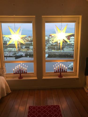 a room with two windows with lit candles at Björkö SeaLodge in Björkö