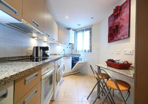 Kuhinja oz. manjša kuhinja v nastanitvi Apartment Casaluthel Calaceite