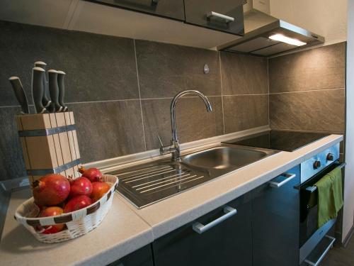 Kuchyňa alebo kuchynka v ubytovaní Villa Croatia Sea View with heated pool