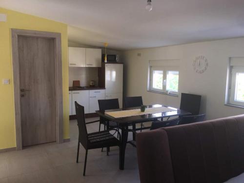 Kuchyň nebo kuchyňský kout v ubytování Apartman Bunarić