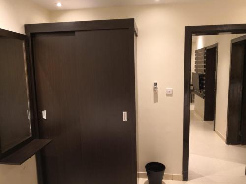 アル・コバールにあるMJ Apartmentsのギャラリーの写真