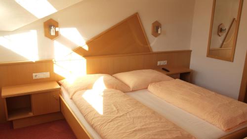 a small bedroom with a bed and a window at Apart Rustica in Kaunertal