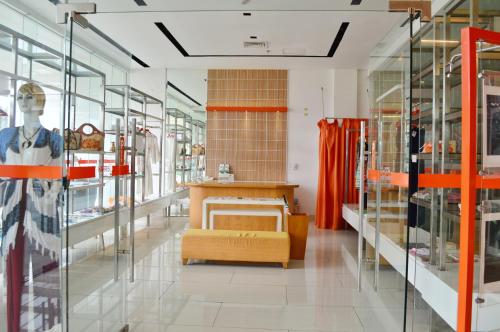 a store with glass windows and a room with a bed at HARRIS Hotel and Conventions Denpasar Bali in Denpasar