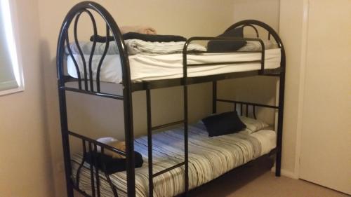 A bunk bed or bunk beds in a room at Huski 2