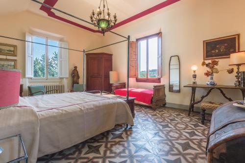 Posteľ alebo postele v izbe v ubytovaní 3bdrm luxury Apartment in Tuscan Villa,Private Estate, shared Swimmingpool