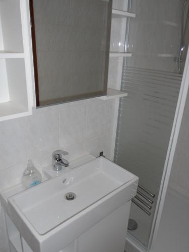 Ένα μπάνιο στο Ferienwohnung Ortlieb