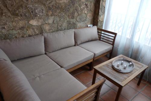 a living room with a couch and a table at Casa Rural La Guapeta in Ademuz
