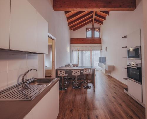 A kitchen or kitchenette at Residenza Finestra sul Parco