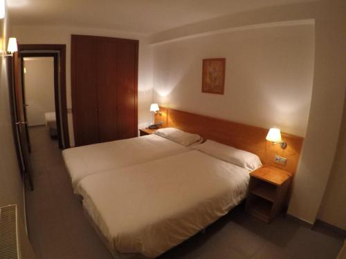  Apartamentos Turísticos Roc Del Castell -  Room  picture :   Tea/Coffee maker    Bath    Safety deposit box                           