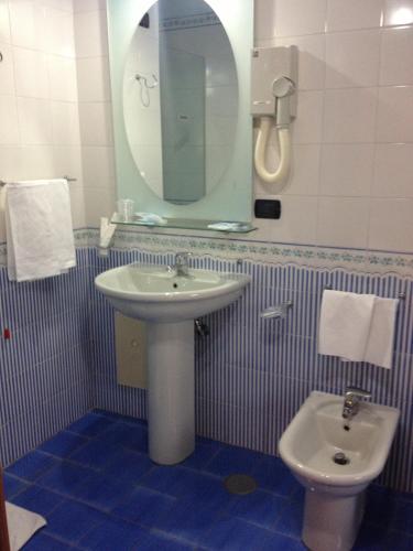 Bilik mandi di Hotel L' Anicrè