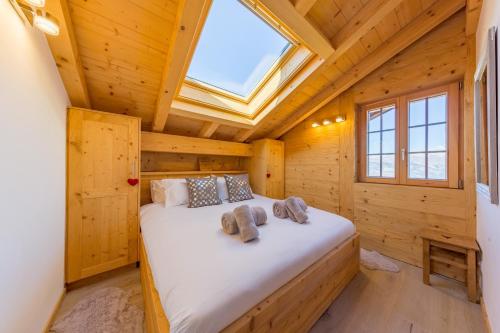a bedroom with a bed in a log cabin at Chalet Riquet - Ski/in-out - Jacuzzi in Nendaz