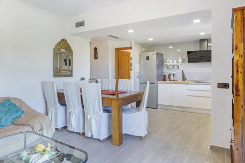 Dapur atau dapur kecil di Villa Maria Portals Nous, by Priority