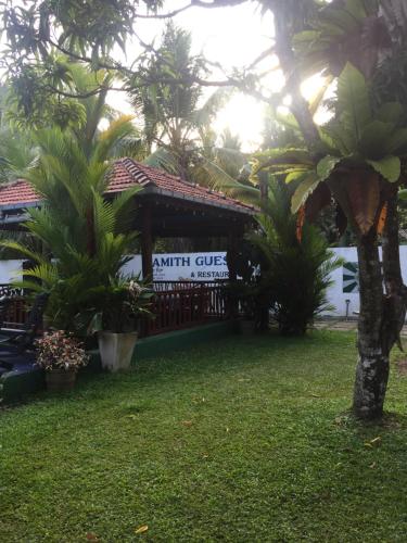 Un jardín fuera de Damith Guest House