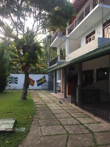 El edificio en el que está la casa de huéspedes
